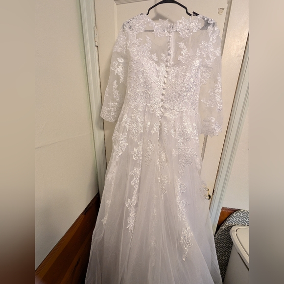 Wedding Dress - Picture 3 of 7